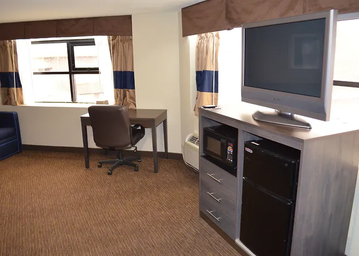 Cheap hotels Baymont By Wyndham Downtown Detroit